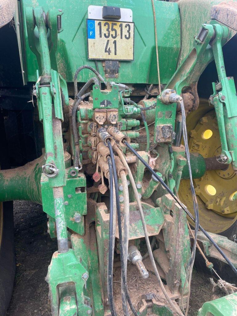 TRACTEUR AGRICOLE JOHN DEERE 8320 ANNEE 2004