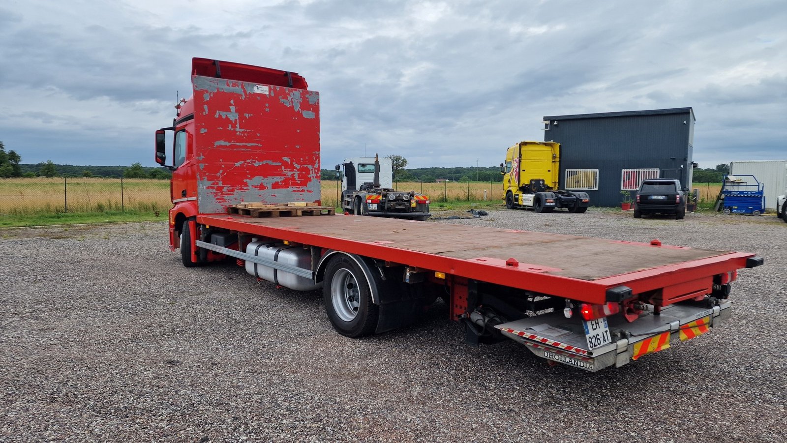 Mercedes 1843 – Plateforme avec verrouillage par rotation