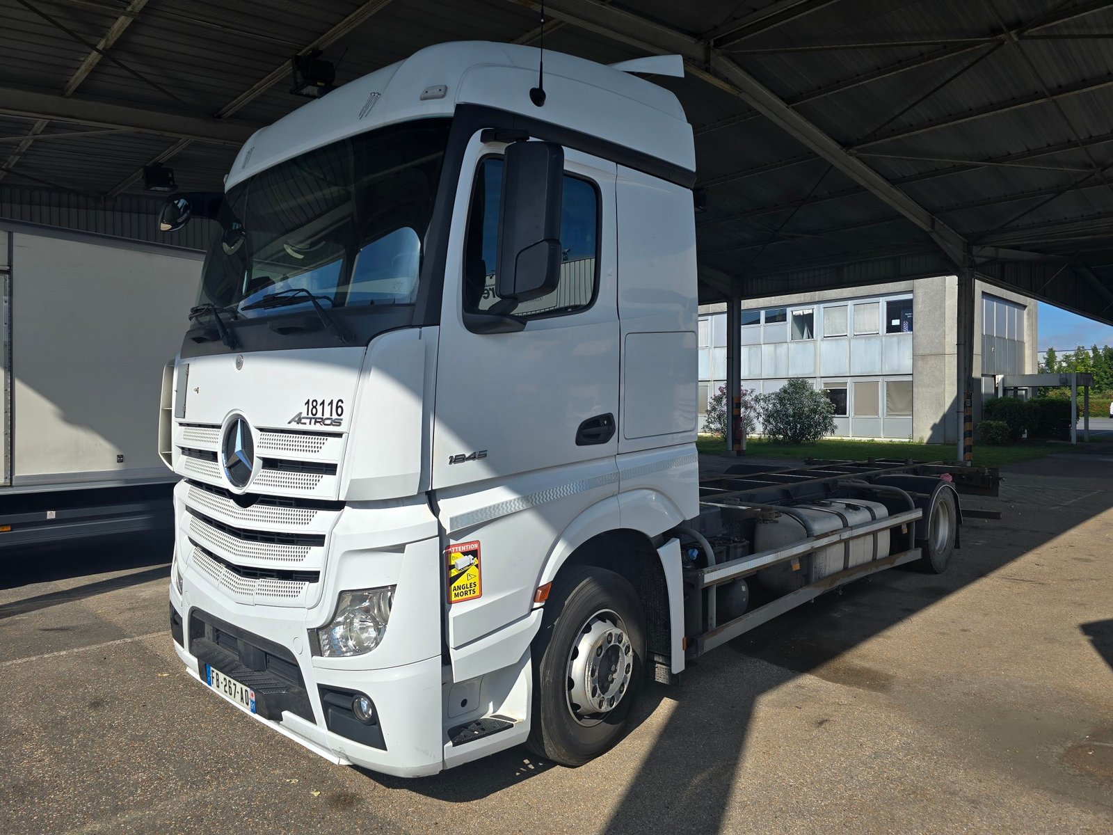 Mercedes-Benz 1845 – Châssis porte-conteneurs BDF