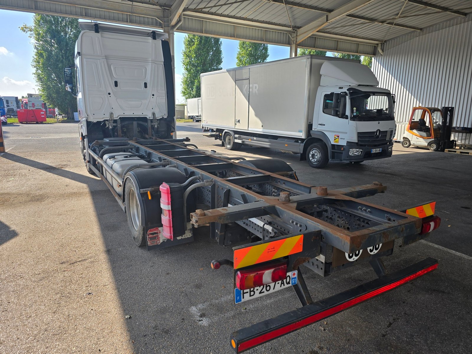 Mercedes-Benz 1845 – Châssis porte-conteneurs BDF