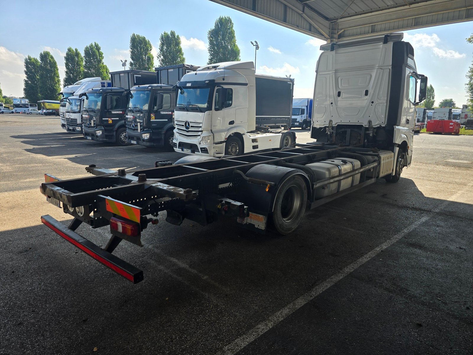 Mercedes-Benz 1845 – Châssis porte-conteneurs BDF