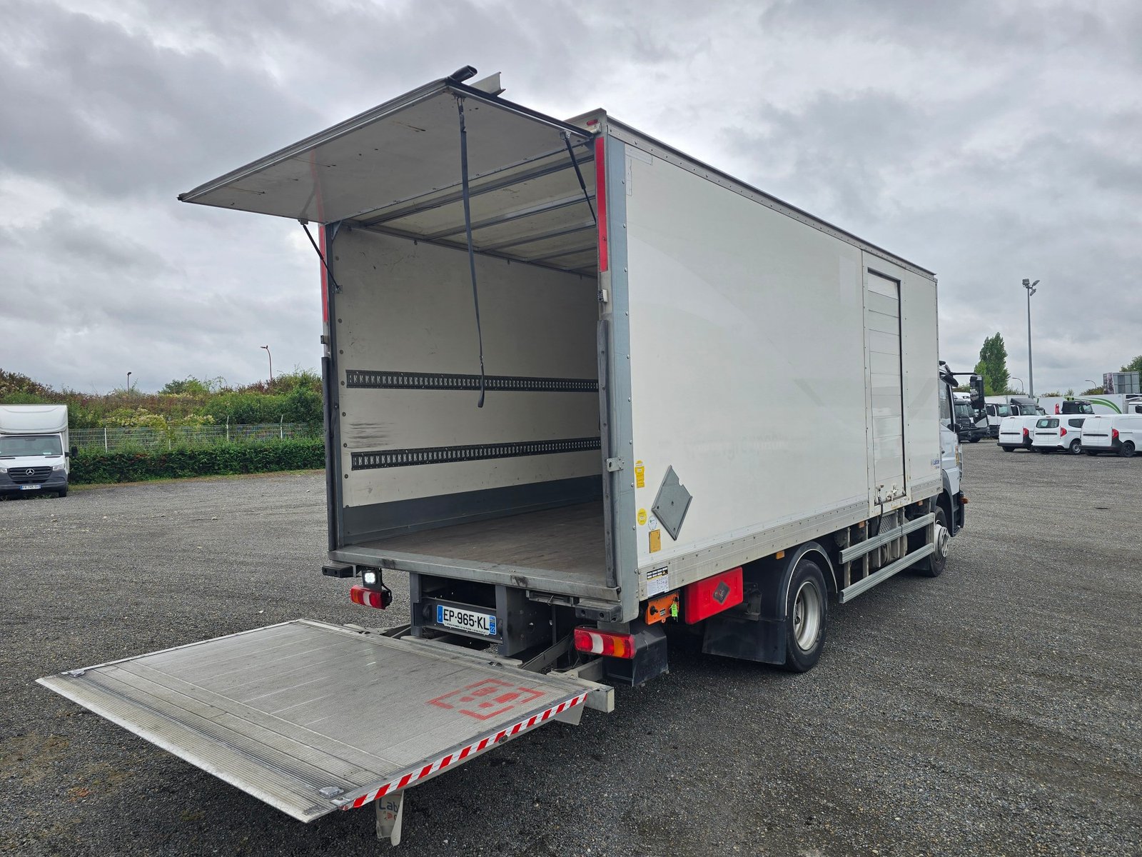 Mercedes Atego 1218 – Boîte – ADR