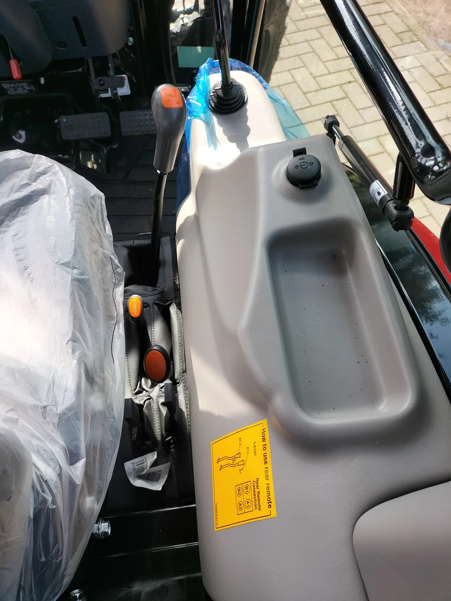 TYM (anciennement Branson) 6225 C avec chargeur frontal