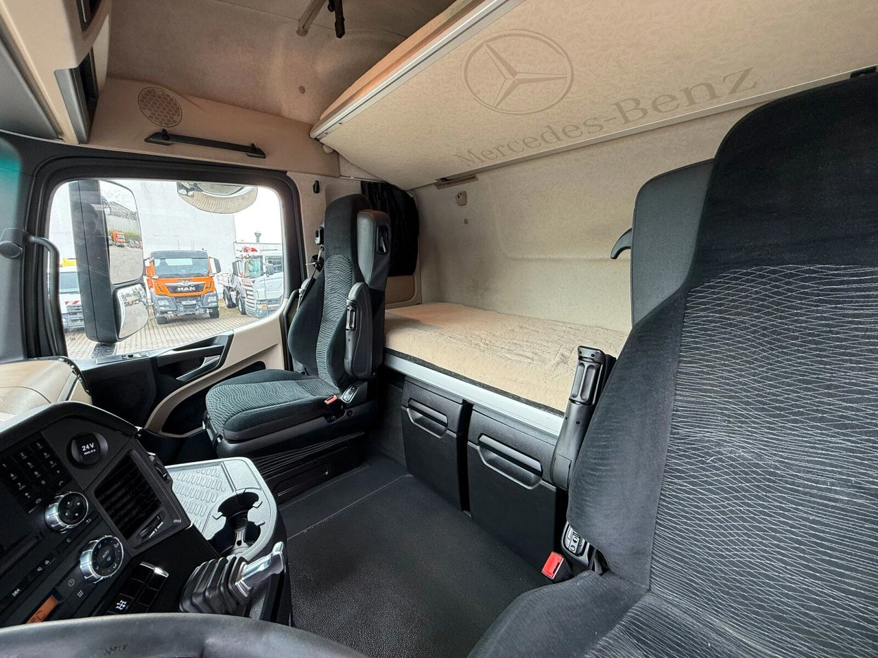 Mercedes-Benz Actros 1845